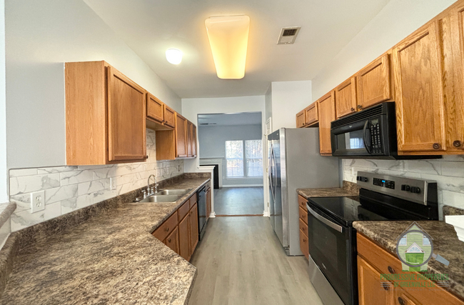 Foto del edificio - 214 Spring Crossing Cir