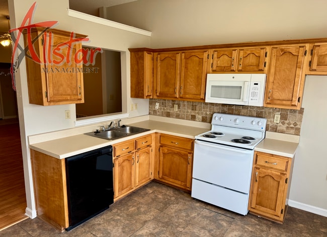 Building Photo - 8289 Clubview Dr