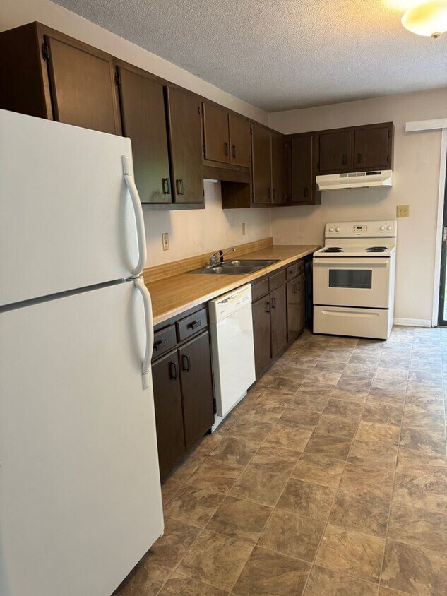 Foto del edificio - 2 BR Duplex Convenient to Shopping, Medica...
