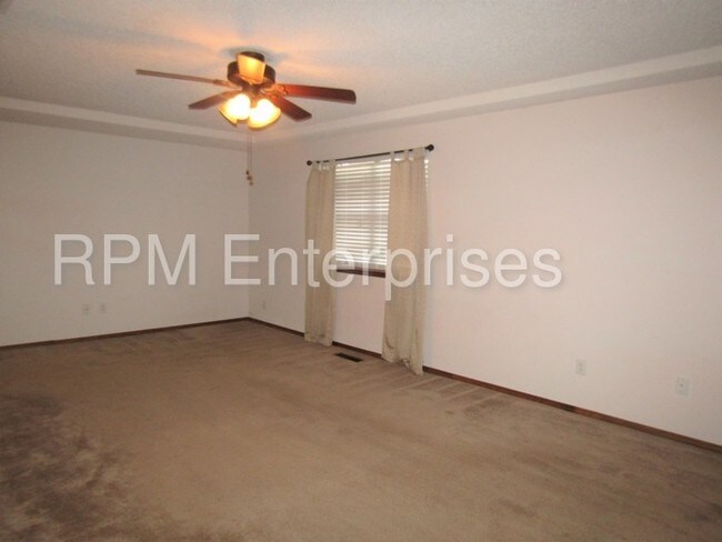 Building Photo - 10333 Birkenhead Rd