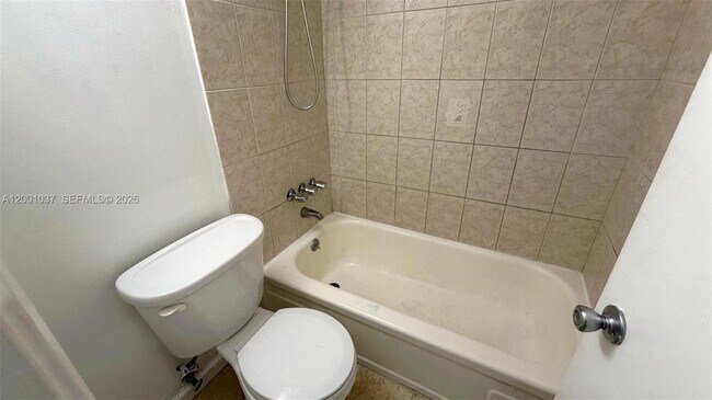 Foto del edificio - 2750 NE 183rd St