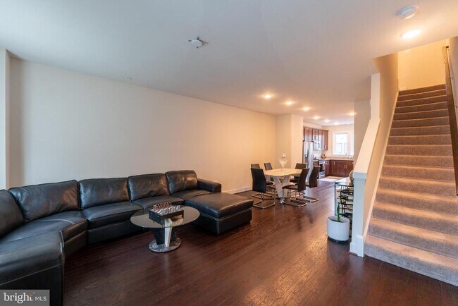 Building Photo - 515 Shorthorn Way