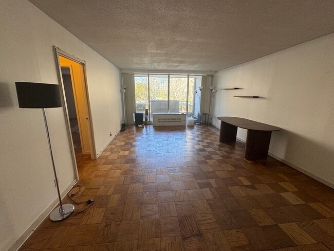 Building Photo - 77 Pond Ave