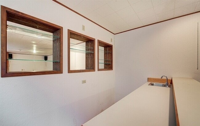 Foto del edificio - Private Tri-Level Home with New Deck & 3-Car Garage