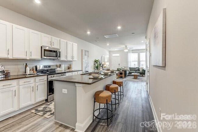 Building Photo - 102 Abercorne Wy