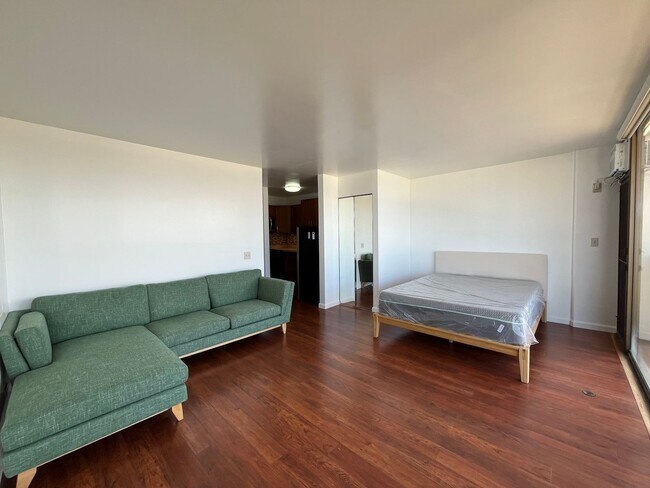 Building Photo - Makikilani Plaza Studio w/ 1 parking stall.  Avail 6/30/26