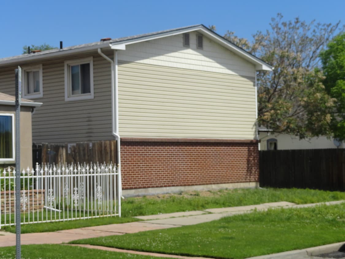 Primary Photo - 2445 Lawrence St