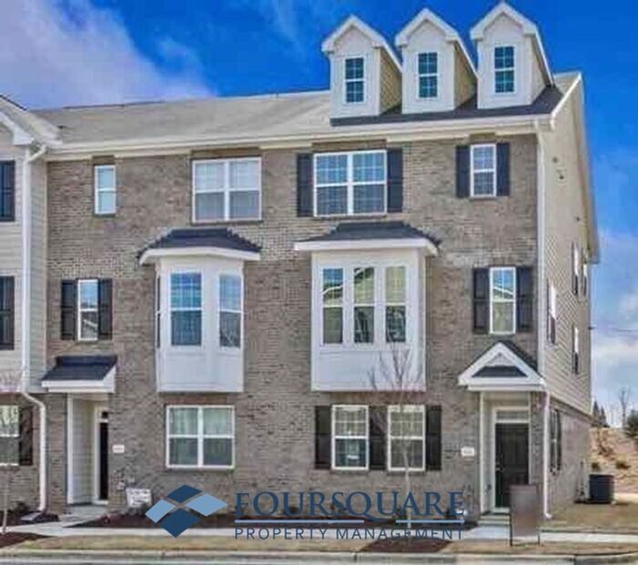 Foto principal - End Unit Townhome | 1st Floor Bedroom W/ F...