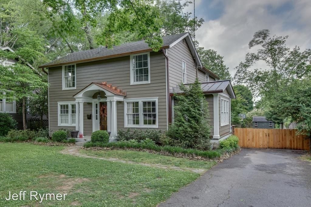 4 br, 2.5 bath House 104 Lewisburg Avenue House for Rent in