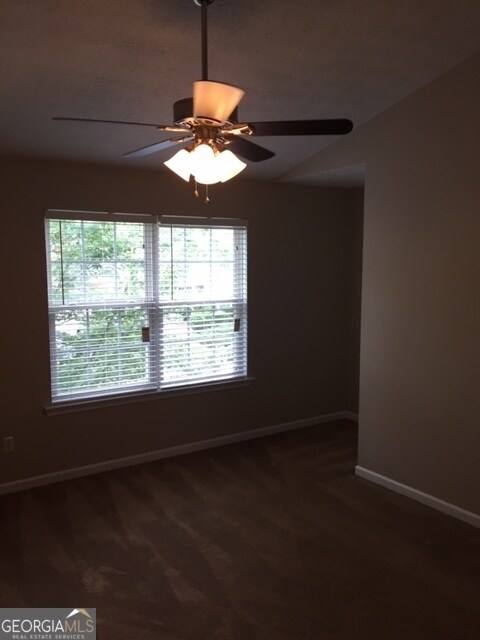Building Photo - 423 Royal Oak Dr