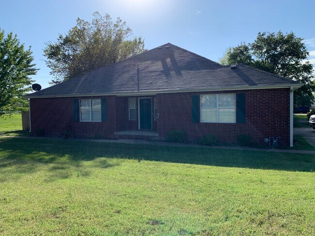 Building Photo - 802 Briarbrook / 92 Hedge Dr