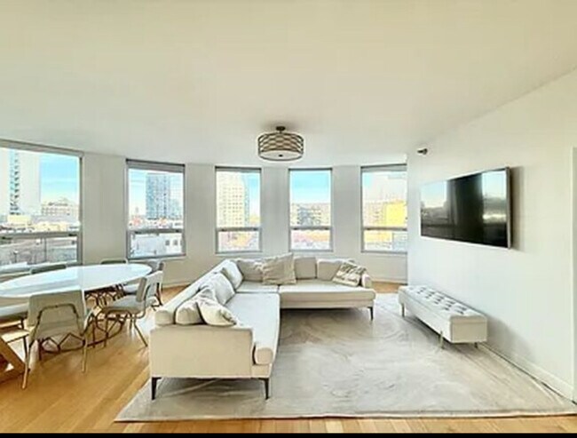 Foto del edificio - 421 W Huron St