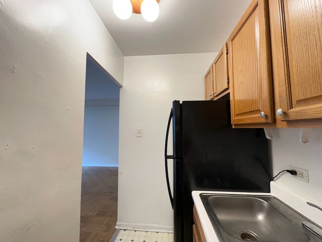 Building Photo - 4180 N Marine Dr