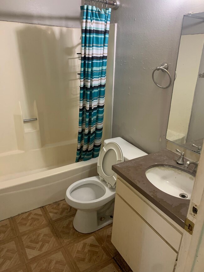 Foto del edificio - 6151 Reseda Blvd