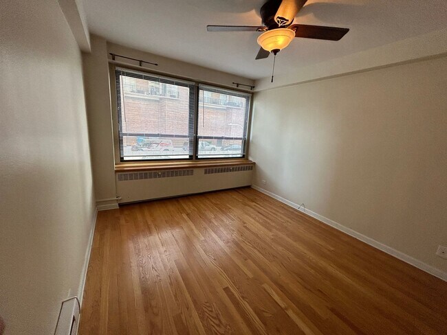 Foto del edificio - 4180 N Marine Dr