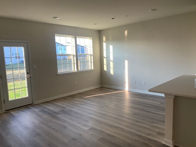 Foto del edificio - PARKLAND SCHOOLS- NEW CONSTRUCTION 3 BDRM ...