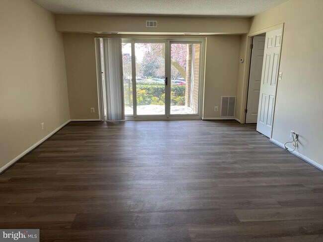 Foto del edificio - 8350 Greensboro Dr