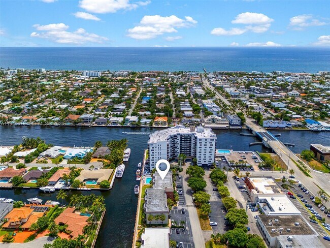 Building Photo - 3121 NE 51st St