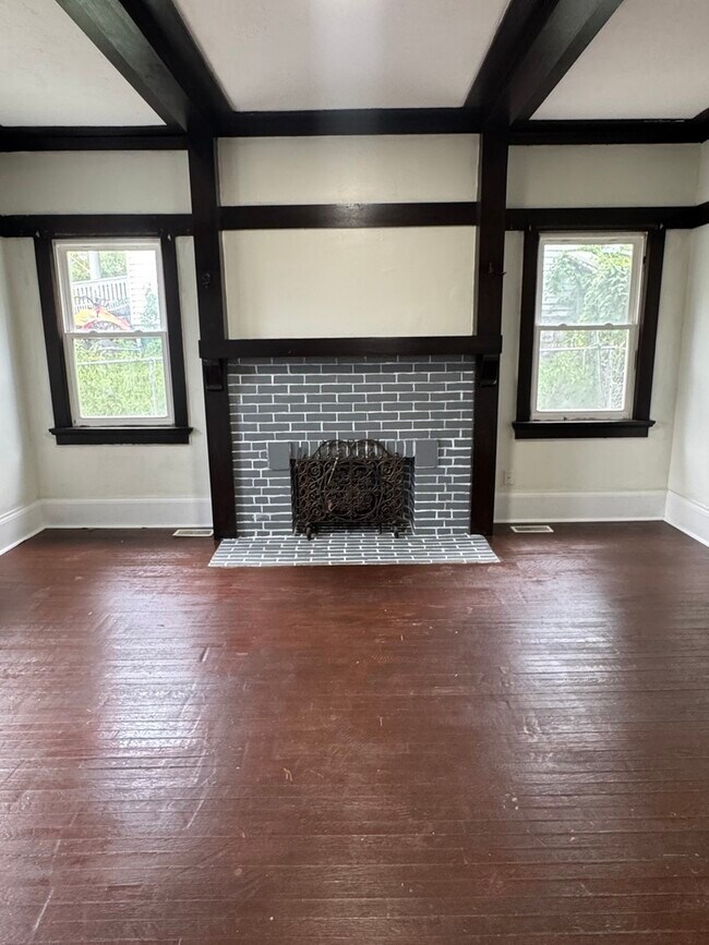 Building Photo - 717 22nd St