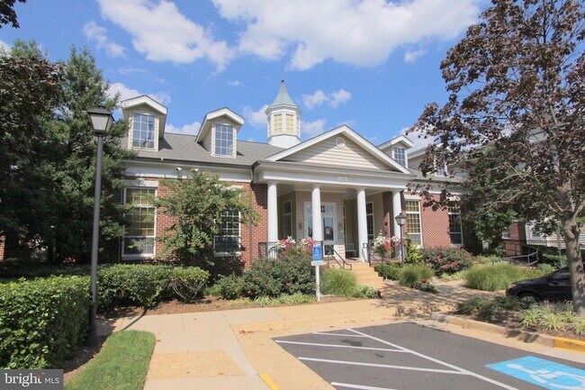 Foto del edificio - 1591 Spring Gate Dr.