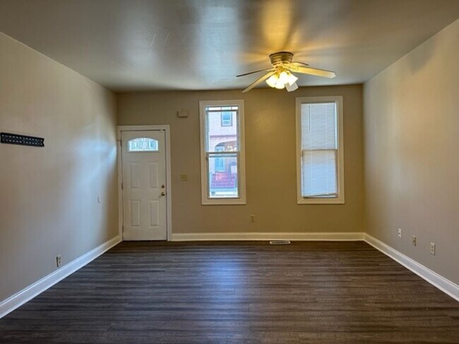 Building Photo - 3 Bedroom 2.5 Bath Property For Rent In Ha...