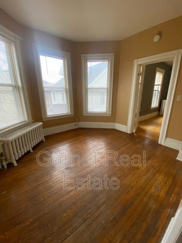 Building Photo - 583 Lincoln Ave