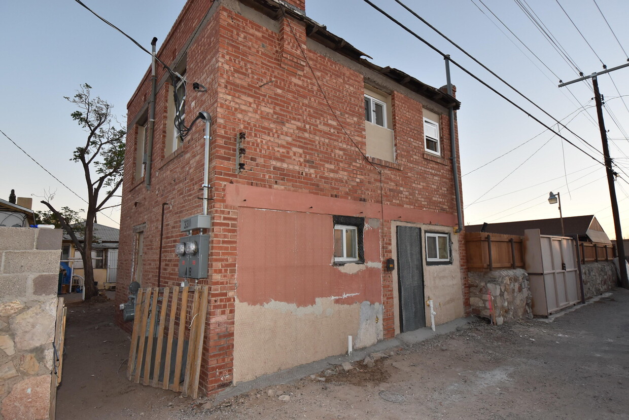 Building Photo - 3311 Hueco Ave