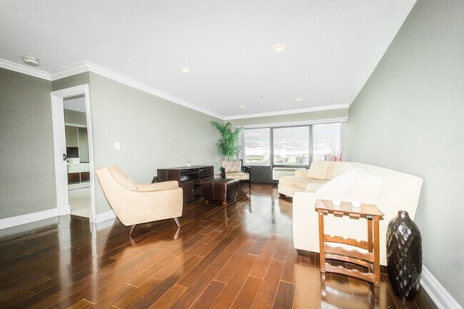 Foto del edificio - 300 Riverfront Dr