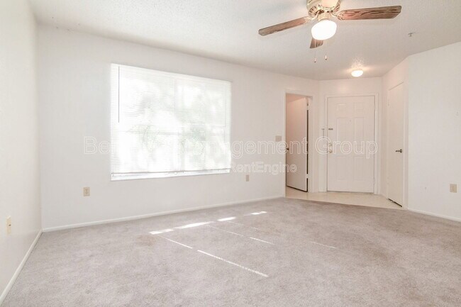 Foto del edificio - 642 Dory Ln