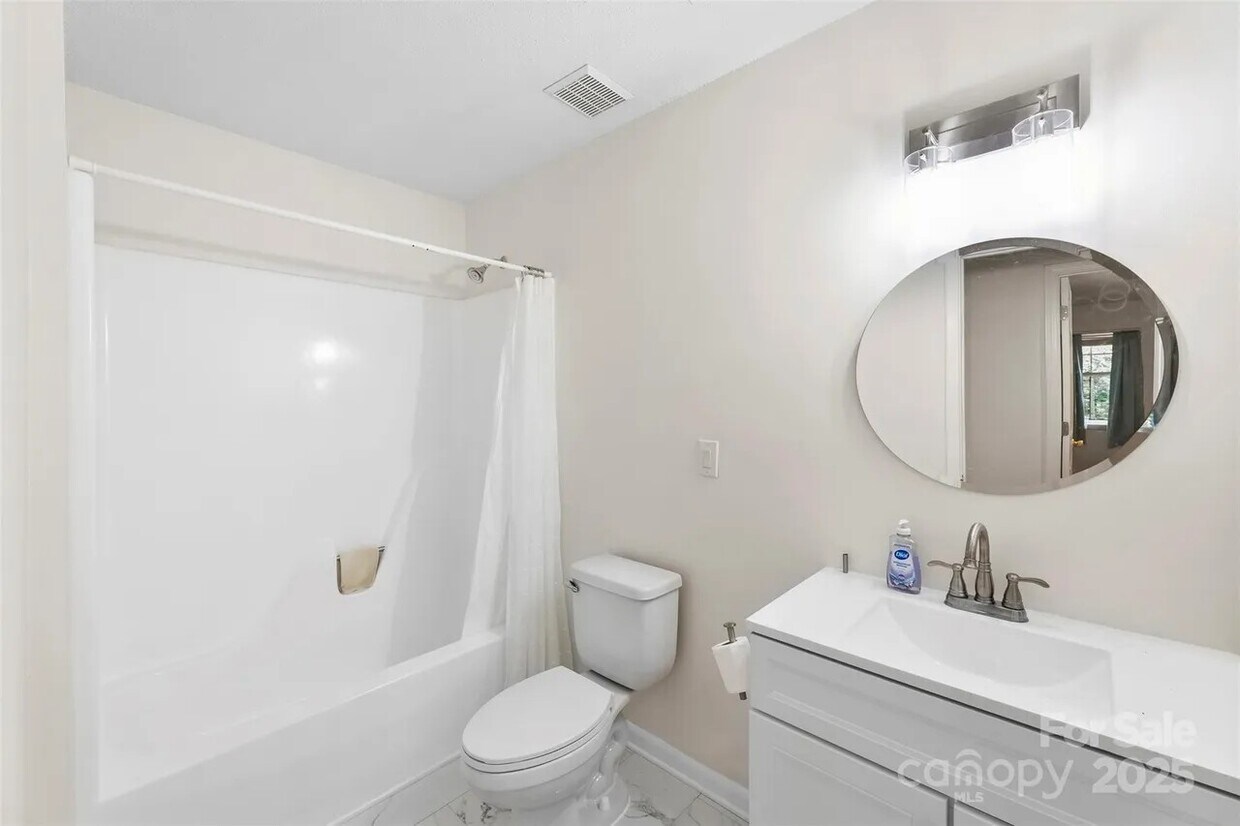 Foto del edificio - 2836 Huntingtowne Farms Ln