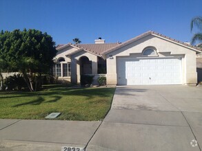 Building Photo - 2832 W Sunrise Dr