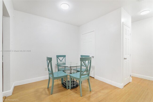 Building Photo - 320 85th St