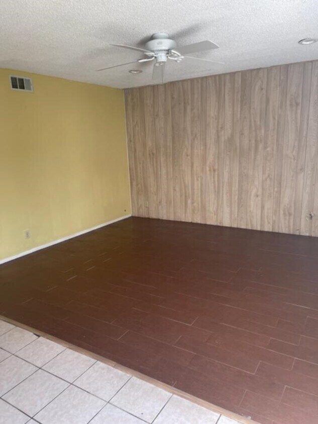 Building Photo - 9082 Pinata Way