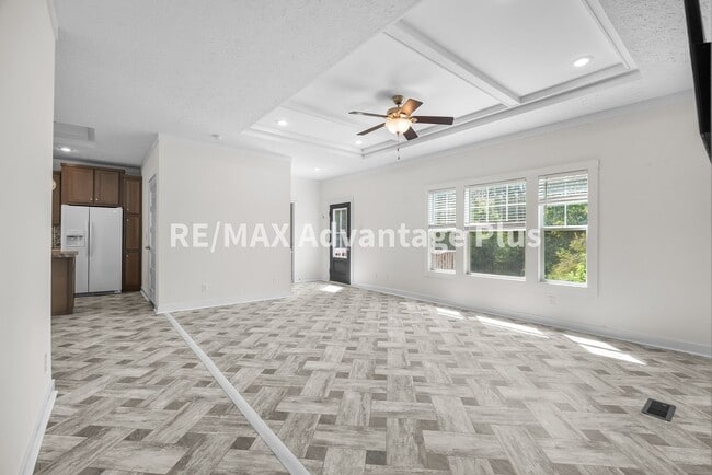 Building Photo - Modern Home Just Minutes to Farmville