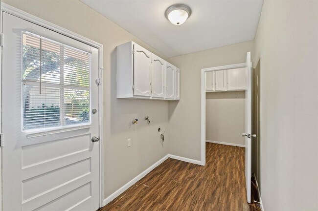 Foto del edificio - 7730 Arrowhead Ln