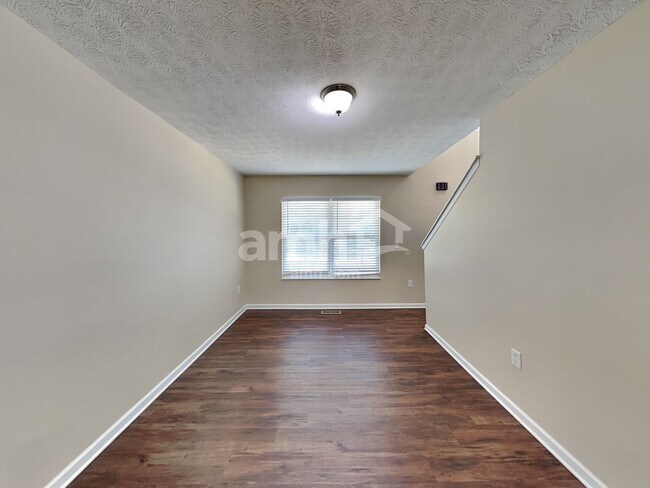 Foto del edificio - 5960 Driftwood Ct