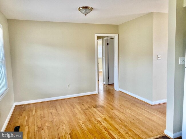 Building Photo - 513 Fox Dr