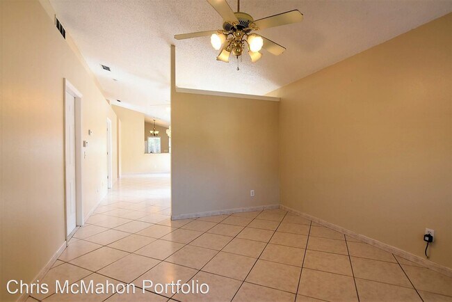 Building Photo - 3 br, 2 bath House - 9925 Dean Oaks Court