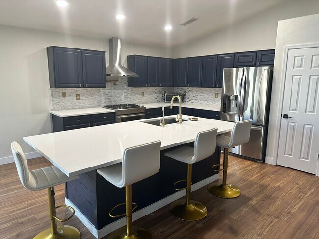 Foto del edificio - 17522 W Wandering Creek Rd