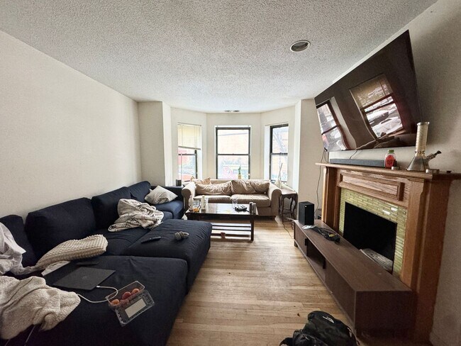 Foto del edificio - CENTRAL AIR ~ FENWAY 5 BED/3 BATH RIGHT ON GAINSBOROUGH ST. FOR 9/1/26