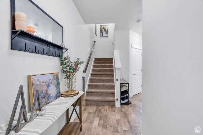 Foto del edificio - 219 W Silver Springs Dr