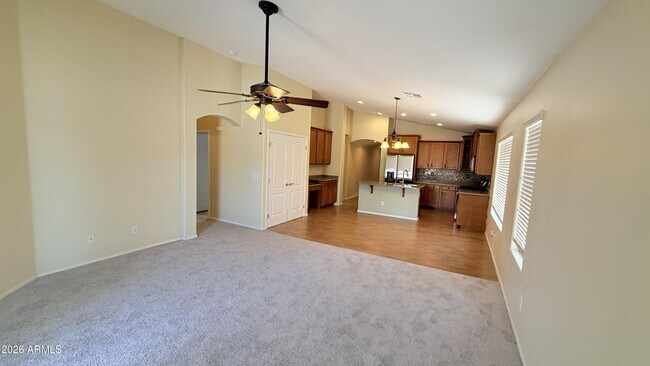 Foto del edificio - 44989 W Woody Rd