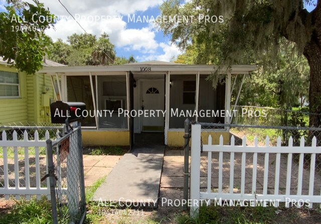 Foto principal - 1008 7th St E