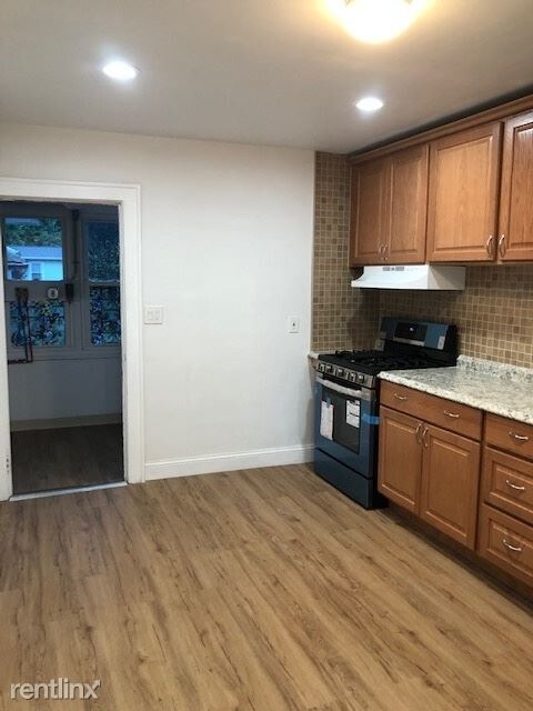 Building Photo - 2 br, 1 bath Apartment - 19 Chestnut Ave