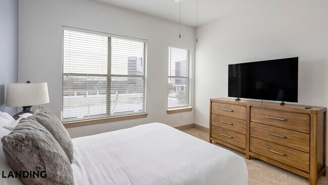 Foto del edificio - 5005 Galleria Dr