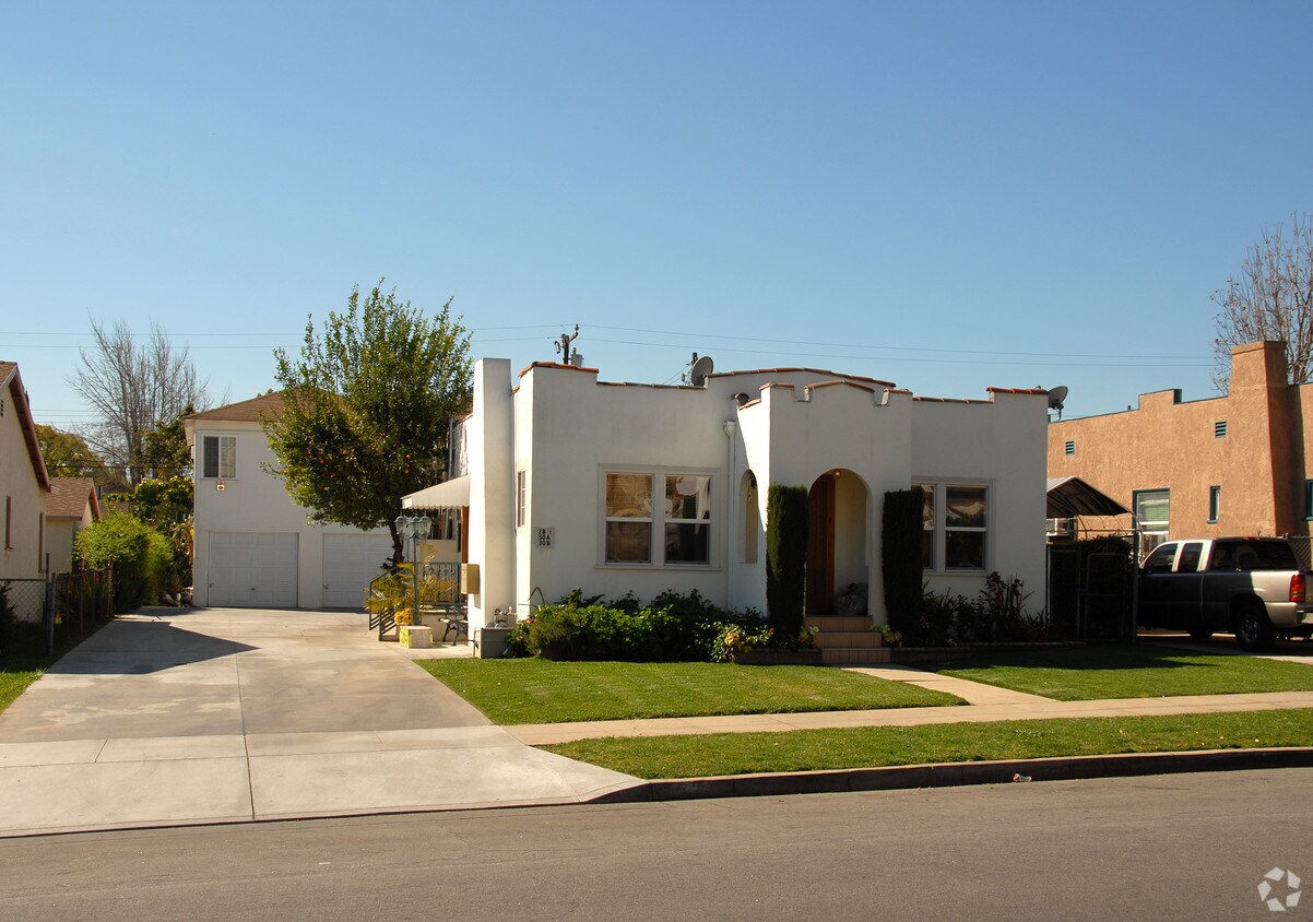Primary Photo - 28-281/2 Los Higos St