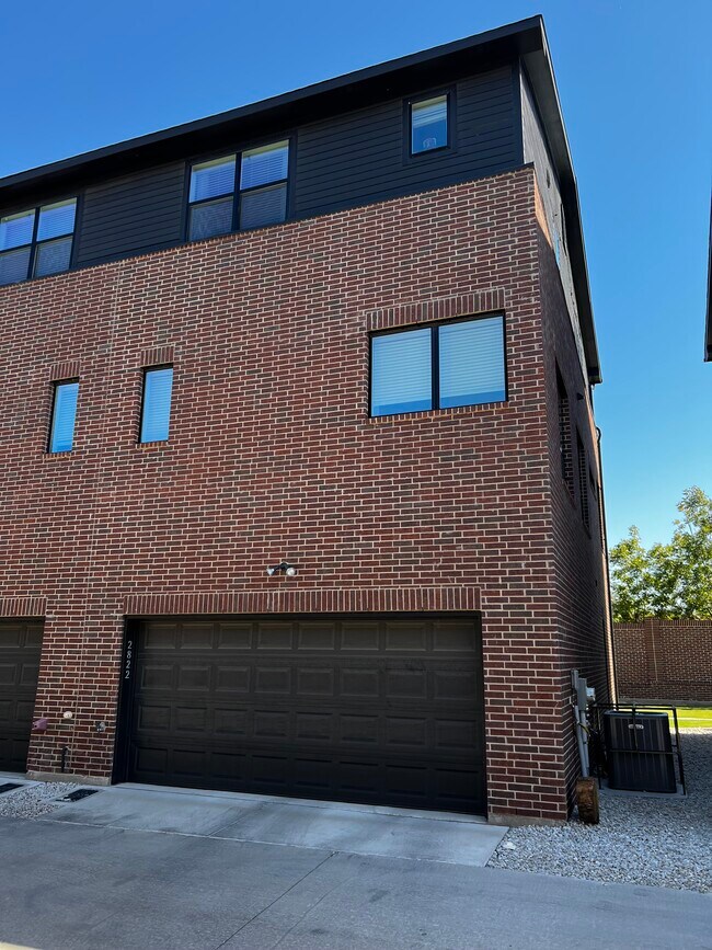 2822 Addison Park Ln, Fort Worth, TX 76110 Townhome Rentals in Fort