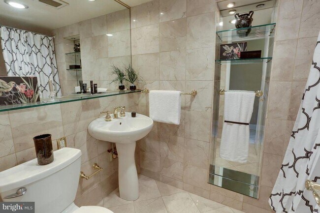 Foto del edificio - 501 Slaters Ln