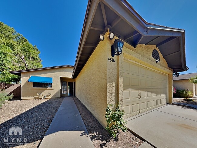 Building Photo - 4816 W Sierra Vista Dr