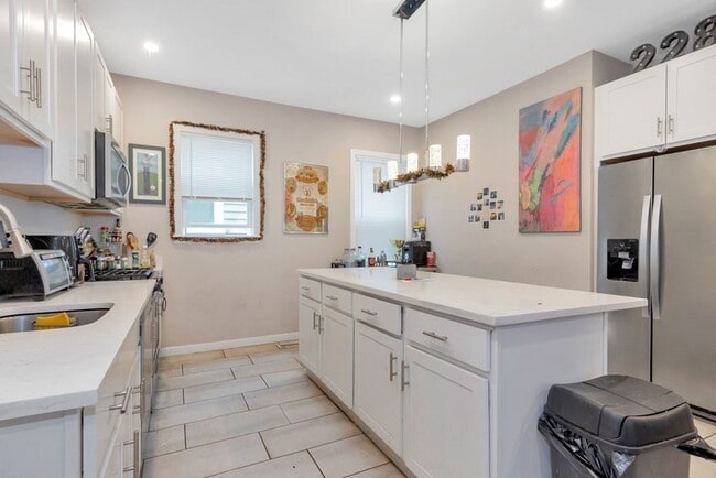 Building Photo - 216 Calumet St